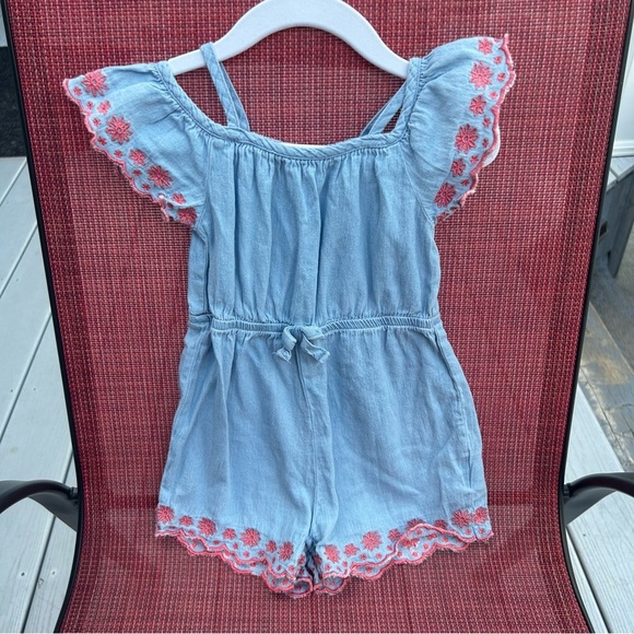 🍭Vince Camuto Girls' Chambray Romper with Pink Floral Embroidery Accents 24m - Picture 1 of 5